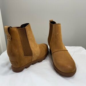 Brand Nee no tag/box. Joan of Arctic wedge. Camel color size 7.5